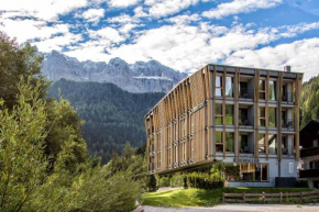 Отель Mountain Design Hotel Eden Selva  Сельва-Ди-Валь-Гардена